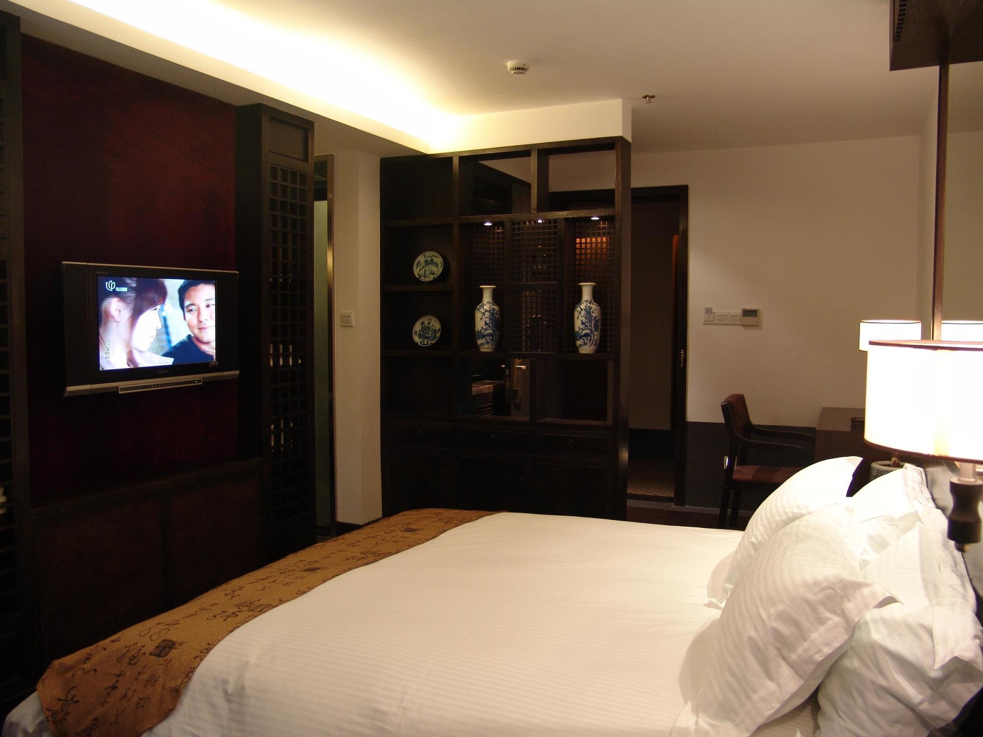 Baolong Homelike Hotel - Henglong Hotel Jingan Экстерьер фото